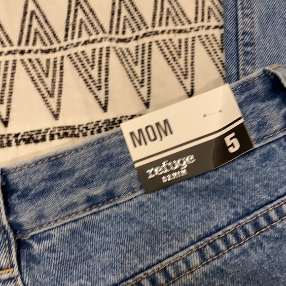 Distressed Mom Jeans Size 5 - Picture 5 of 6